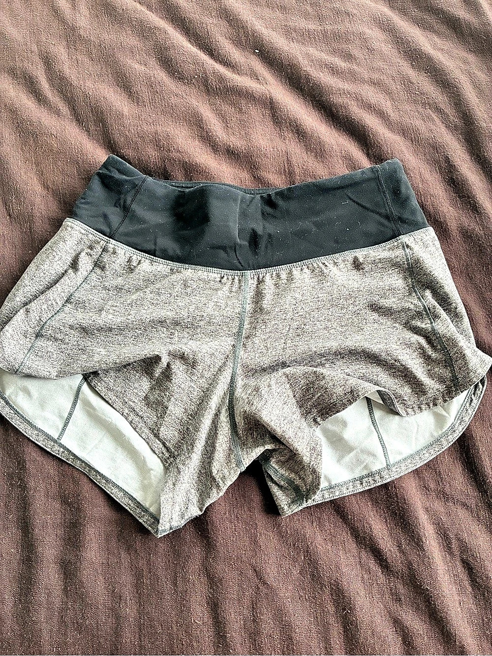 lululemon Speed Up Mid-Rise Lined Short 4" Gray & Black Size 2